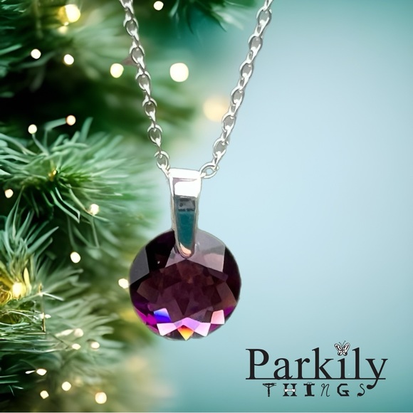 Jewelry - Handcrafted necklace with Swarovski crystal and chain